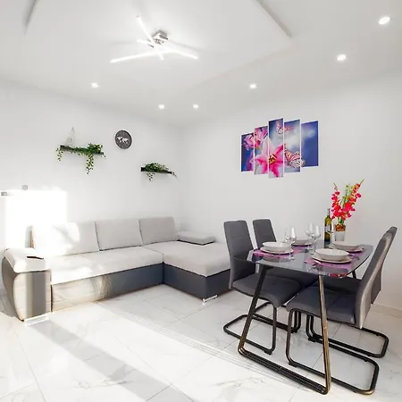 Apartment Vega Lux *