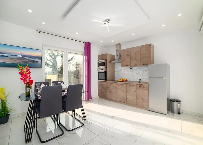 Vega Lux Appartement *