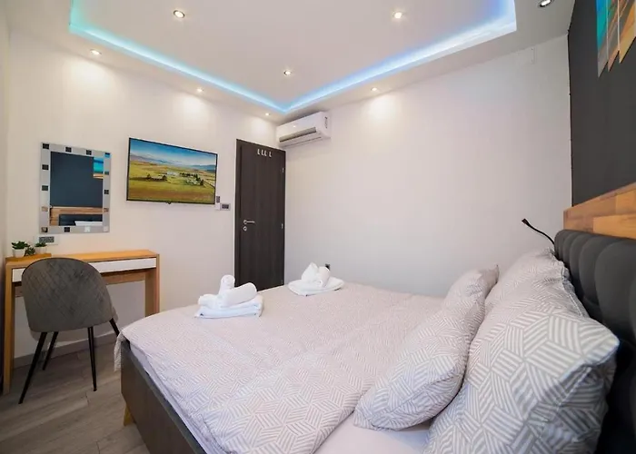 Vega Lux Apartment *